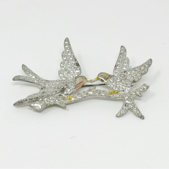 Vintage 1941 Hello Brilliant Stamped Pot Metal Two Birds Brooch - Picture 5 of 9